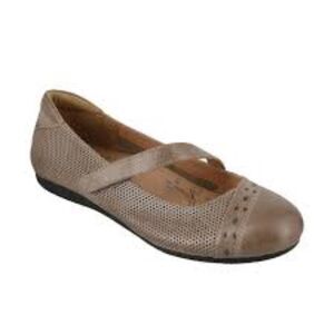 Taos Scamp Mary Janes Size 40/9